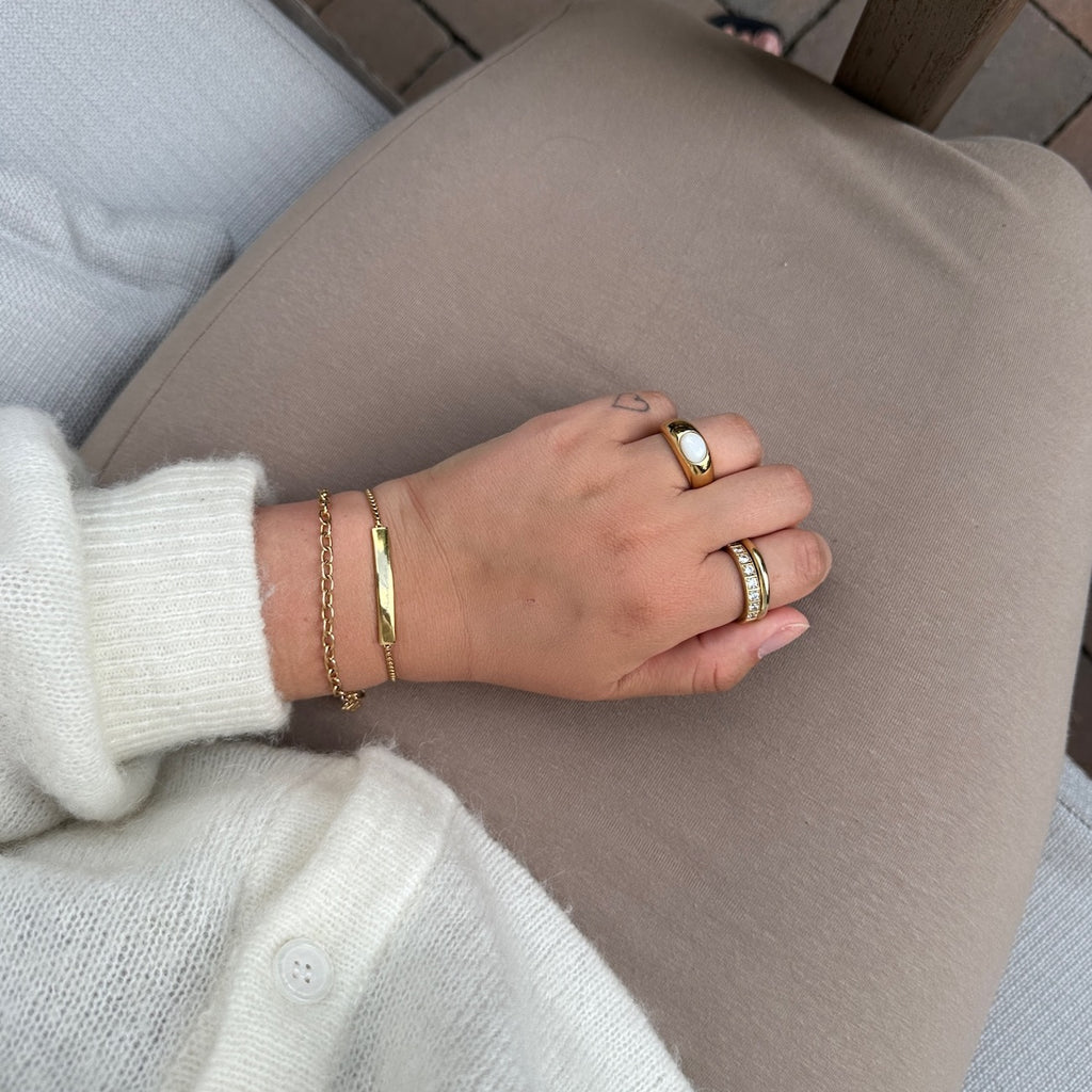 Blair-Meja-basic-ring-liv-amber-bracelet
