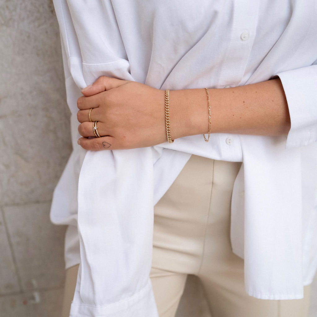 armband-ring-jewelry-gold-schmuck-online-shop-power-bracelet-annie-bracelet-julie-ring-shiny-drop-ring-rainbow-ring-fafe-collection-franzi-froehlich-2-scaled-1.jpeg