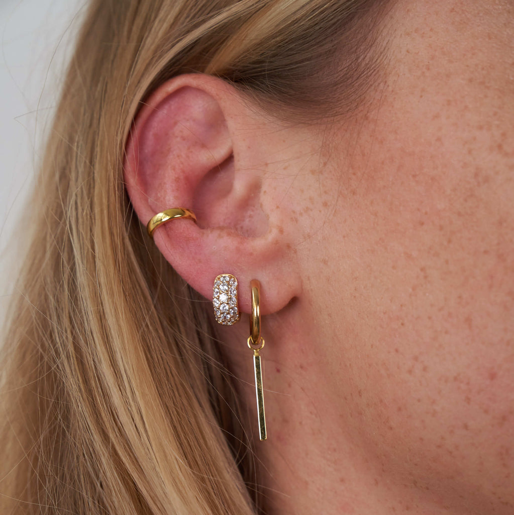 basic-earcuff-glitter-hoops-basic-medi-bar-earring-charm-tragebild