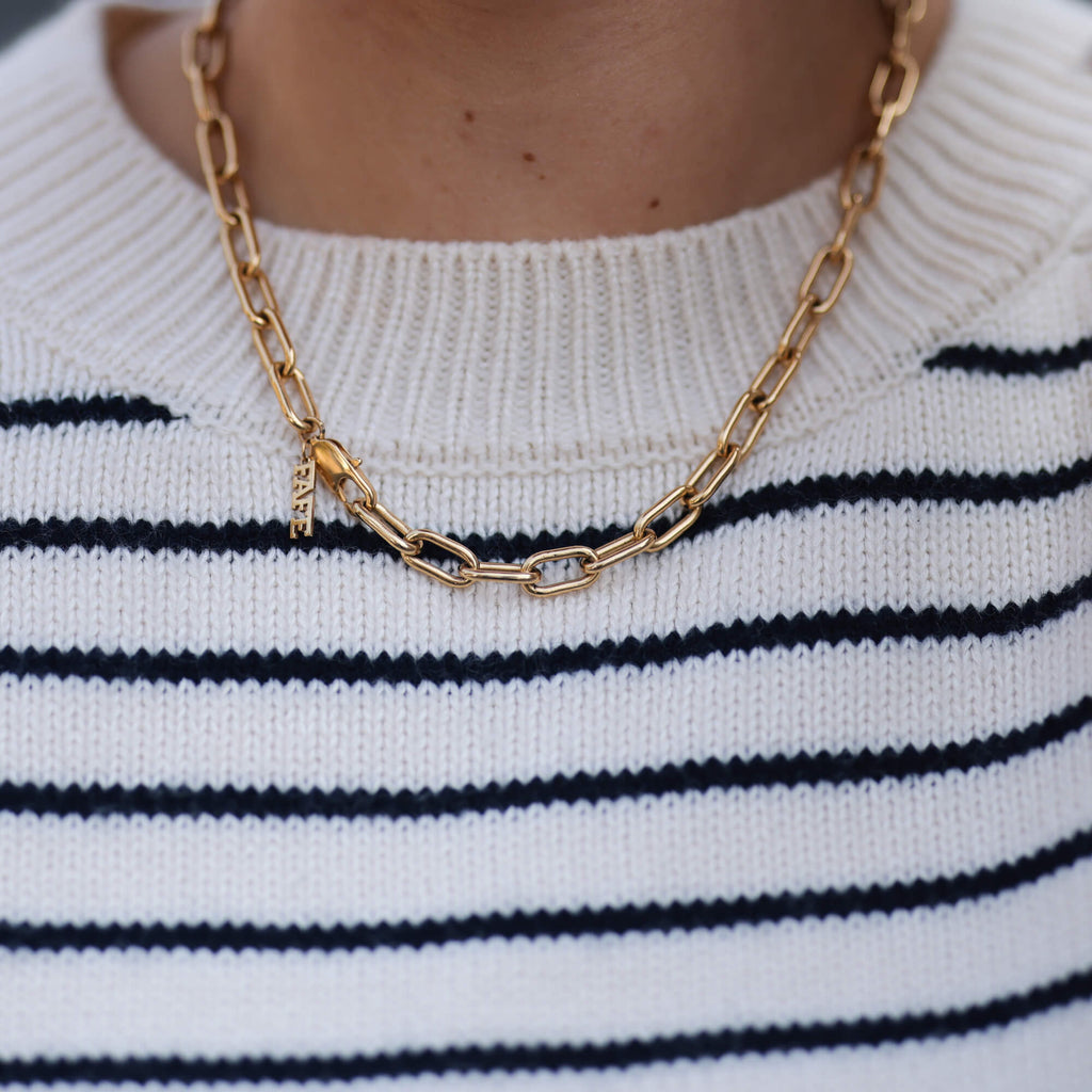 holly-chain-gold-pulli