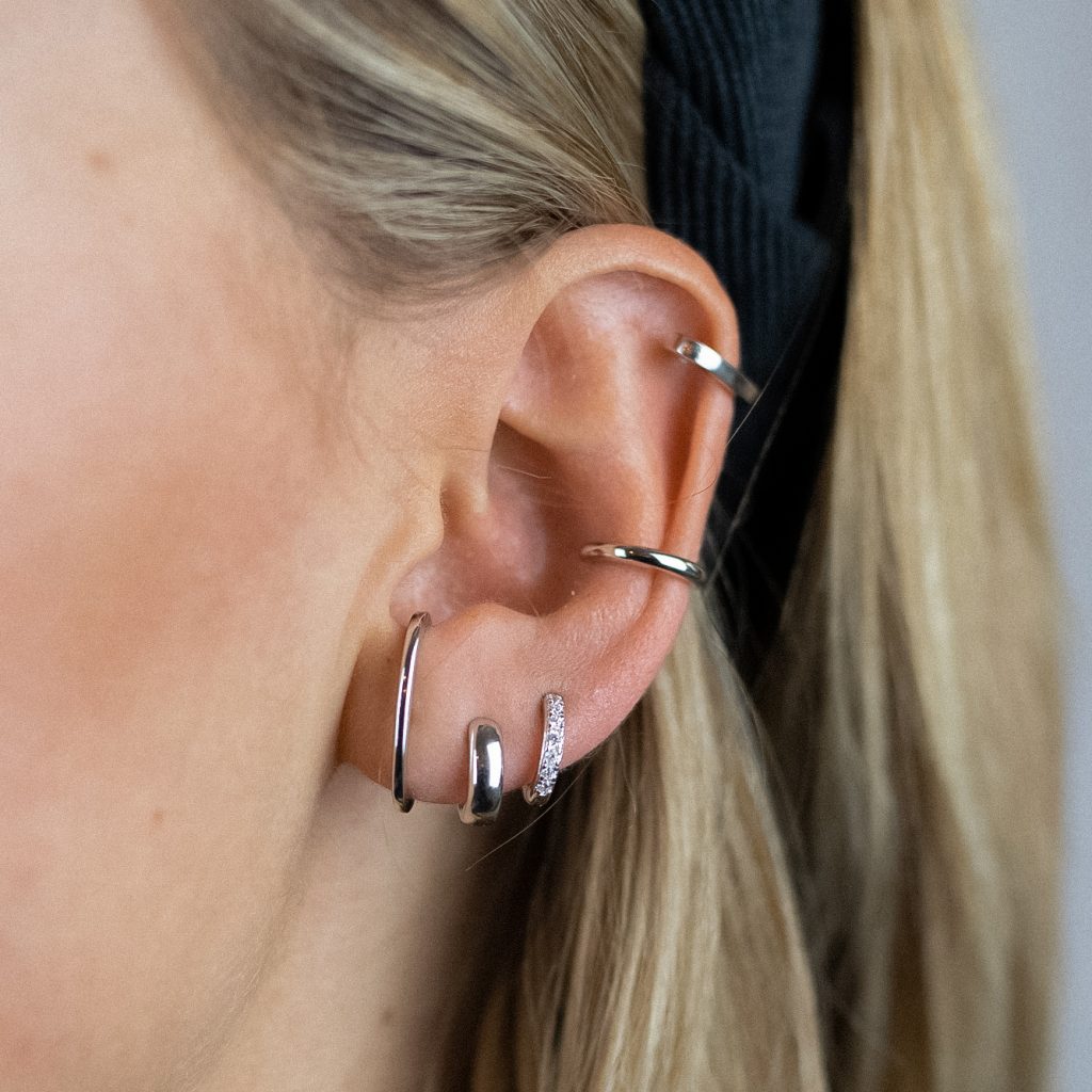 hoops-ohrringe-earcuff-jewelry-silber-schmuck-online-shop-alex-earring-ana-hoops-shiny-hoops-mini-zane-earcuff-fafe-collection.jpg