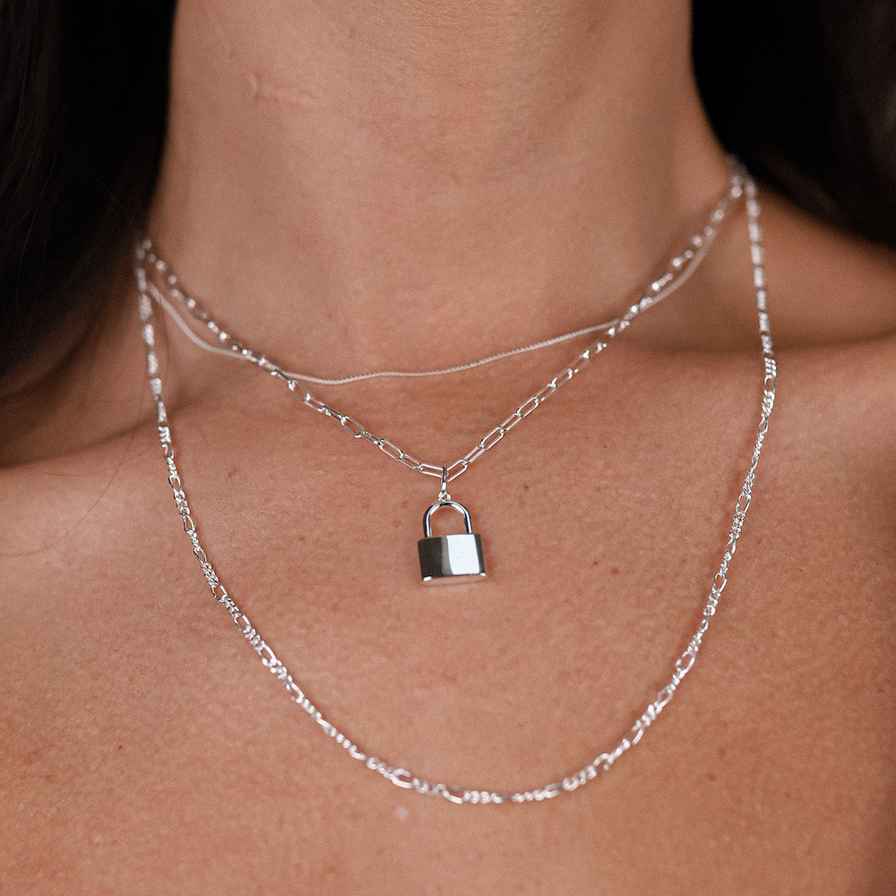 open-chain-basic-necklace-tragebild-silber